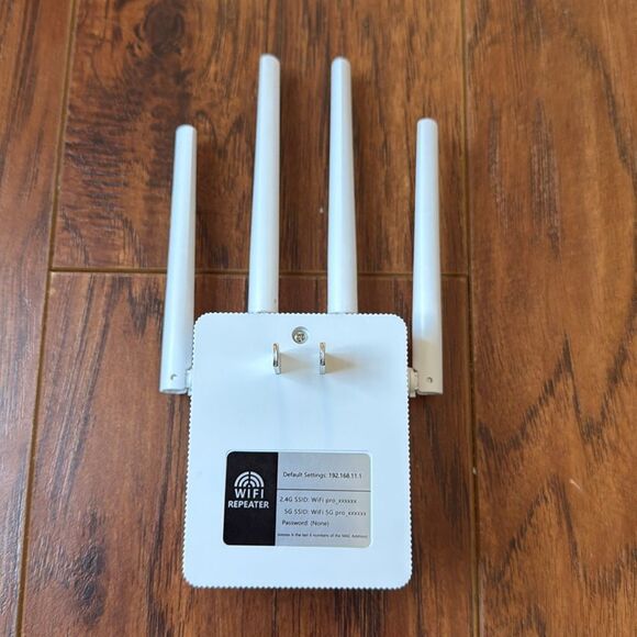 NWOT WiFi Extender Booster 1200Mbps Dual Band 5GHz/2.4GHz Signal 10000sq. ft - Picture 4 of 10